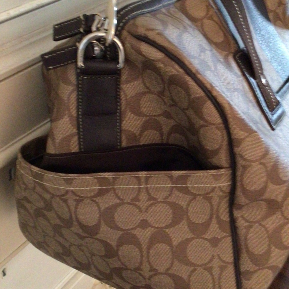 Women’s Coach Brown and Black Large Duffle Bag - Picture 3 of 8